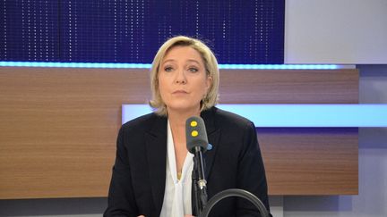 Marine Le Pen, présidente du&nbsp;Rassemblement national, invitée de franceinfo le 13 mars 2017. (JEAN-CHRISTOPHE BOURDILLAT / RADIO FRANCE)