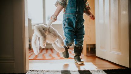 Attention aux jouets d'enfants qui ne sont pas assez solides, voire même dangereux. (Illustration) (CATHERINE FALLS COMMERCIAL / MOMENT RF / GETTY IMAGES)