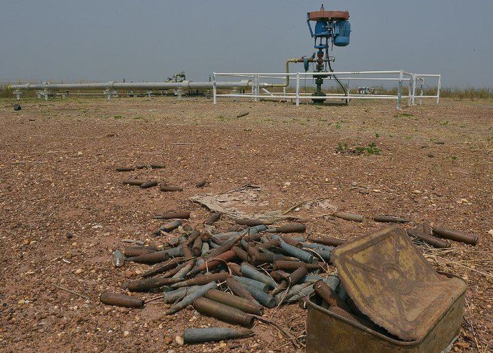 28 février 2015. Site pétrolier de Thar Jath à l'abandon dans l'Etat d'Unité, au Soudan du Sud. (Tony Karumba/AFP)