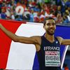 Mahiedine Mekhissi célèbre son troisième titre de champion d'Europe sur 3000 m steeple, à Amsterdam (Pays-Bas), le 8 juillet 2016. (MICHAEL KOOREN / REUTERS)