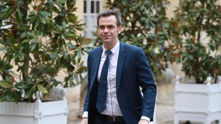 Le ministre de la Santé, Olivier Véran, à Paris, le 26 février 2020. (LUDOVIC MARIN / AFP)