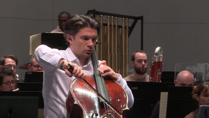 Gautier Capuçon en répétition (B. Stemmer / France Télévisions)