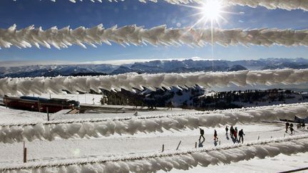 Du givre sur une cl&ocirc;ture sur la montagne du Rigi (Suisse), le 7 d&eacute;cembre 2013. (ARND WIEGMANN / REUTERS)