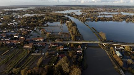 Une vue aérienne du village de Clairmarais, dans le Pas-de-Calais, après des inondations, le 17 novembre 2023. (ANTHONY BRZESKI / AFP)