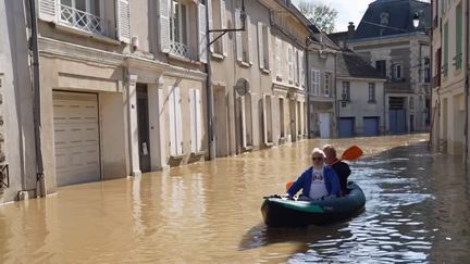 Les intempéries ont gravement touché le village de Crécy-la-Chapelle en Seine-et-Marne, provoquant l'évacuation de nombreux habitants.