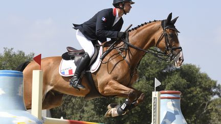 Thibaut Vallette a réalisé un parcours parfait sur le saut d'obstacle. (JOHN MACDOUGALL / AFP)