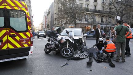 Un accident &agrave; Paris, le 1er octobre 2014.&nbsp; (CITIZENSIDE/YANN KORBI / AFP)