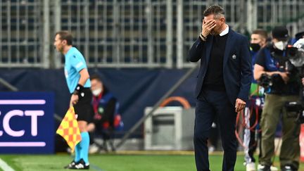 L'entraîneur de Lille, Jocelyn Gourvennec, n'a pu que constater les dégâts après la défaite à Salzbourg le 29 septembre en Ligue des champions (1-2). (JOE KLAMAR / AFP)