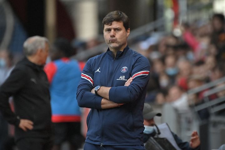 Paris Saint-Germain coach Mauricio Pochettino during the defeat in Rennes on October 3, 2021. (LOIC VENANCE / AFP)