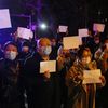 Manifestation à Pékin, le 27 novembre 2022, contre la politique "zéro Covid".&nbsp; (KOKI KATAOKA / YOMIURI / AFP)