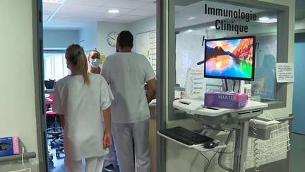 Pass sanitaire : à Strasbourg, l'hôpital se réorganise avec l'obligation vaccinale des soignants (France 3)