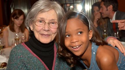 L'actrice am&eacute;ricaine&nbsp;Quvenzhan&eacute; Wallis (D), 9 ans, pose au c&ocirc;t&eacute; de la Fran&ccedil;aise Emmanuelle Riva, 85 ans, lors d'un d&eacute;jeuner organis&eacute; par The Film Society &agrave; New York (Etats-Unis), le 10 janvier 2013. (GODLIS)