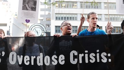 Une manifestation à New York pour réclamer des mesures pour lutter contre les overdoses d'opiacés, le 17 août 2017. (SPENCER PLATT / GETTY IMAGES NORTH AMERICA)