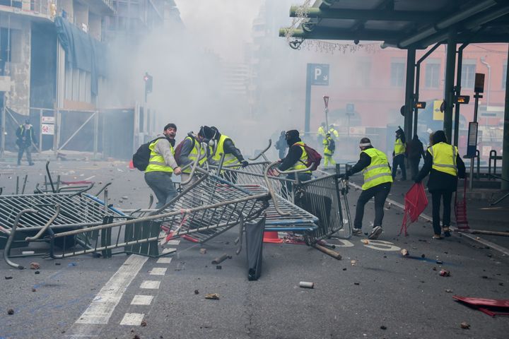 Des "gilets jaunes" mobilisés à Toulouse, le 1er décembre 2018. (PASCAL PAVANI / AFP)