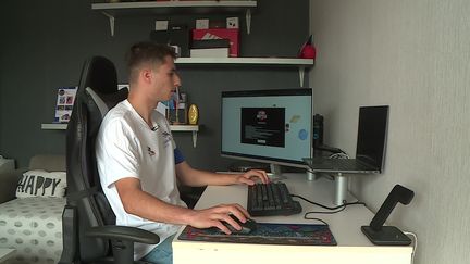 Lucas, jeune talent de l'Allier, affrontera parmi les meilleurs développeurs du monde lors des championnats de métiers Worldskills. (B.Livertoux/FTV)