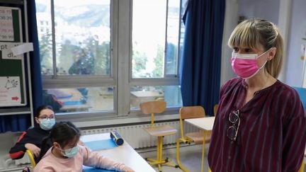 Le masque à fait son retour à l'école dans une quarantaine de départements lundi 8 novembre. Reportage.

 (FRANCE 2)