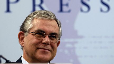 Le nouveau Premier ministre de la Gr&egrave;ce Lucas Papademos depuis jeudi 10 novembre 2011, ici lors d'une conf&eacute;rence de presse &agrave; Vienne (Autriche), le 4 octobre 2007. (SAMUEL KUBANI / AFP&nbsp;)