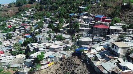 Immigration : Gérald Darmanin, en visite à Mayotte, veut réformer le droit du sol