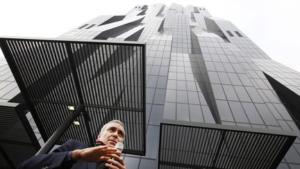 L'architecte Dominique Perrault aux pieds de sa "DC Tower"
 (DIETER NAGL / AFP)