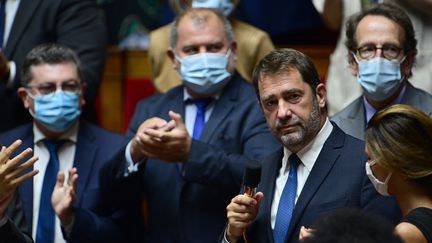 Christophe castaner et des députés En&nbsp;Marche à l'Assemblée nationale, en septembre 2020. (MARTIN BUREAU / AFP)