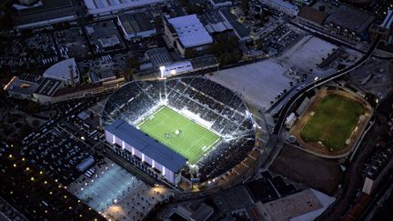 Le stade V&eacute;lodrome de Marseille (Bouches-du-Rh&ocirc;ne) vu du ciel, en juin 2007. (MOIRENC CAMILLE / HEMIS.FR / AFP)