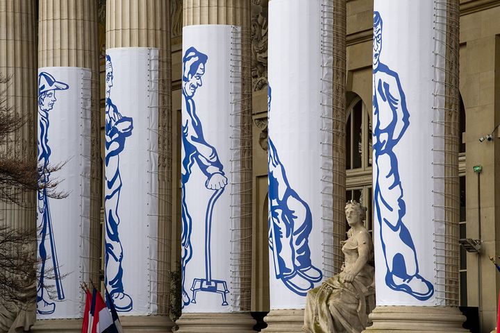 Diana Velásquez,"L’attente", colonnade Grand Palais 2020 (THIBAUT CHAPOTOT)