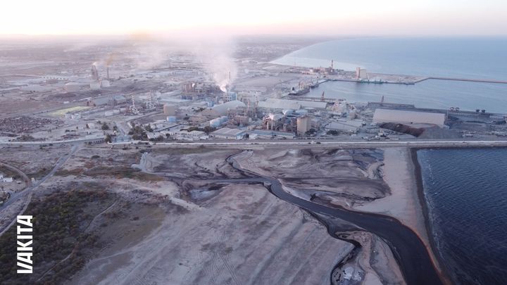 Photo aérienne du complexe chimique sur la côte de Gabès (Tunisie) (VAKITA)