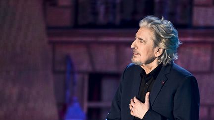 Serge Lama, lors des 38e Victoires de la musique, à la Seine Musicale de Boulogne-Billancourt, le 10 février 2023. (BERTRAND GUAY / AFP)