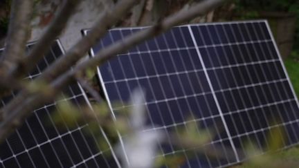 Énergie : les panneaux solaires en kit sont-ils vraiment rentables ? (France 2)