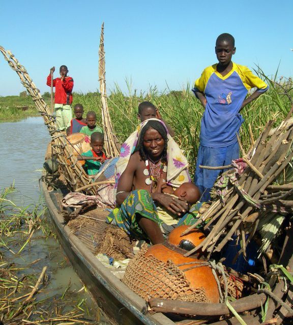 Famille de pêcheurs sur le lac Tchad (AFP/Patrick For)