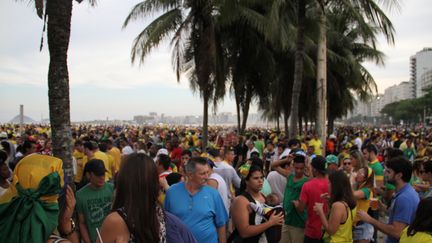 &nbsp; (La plage de Copacabana pleine à craquer pendant le match du Brésil face au Cameroun © RF/GA)