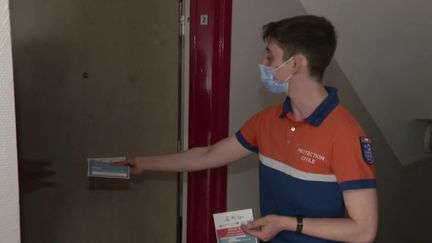 Encourager à la vaccination contre le Covid-19 à Paris. (FRANCE 2)