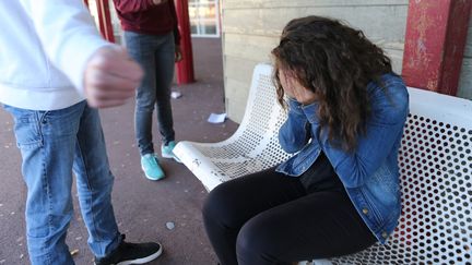 Les parents d'une adolescente victime de harcèlement scolaire racontent son calvaire dans les colonnes du "Parisien". (Photo d'illustration) (MAXPPP)