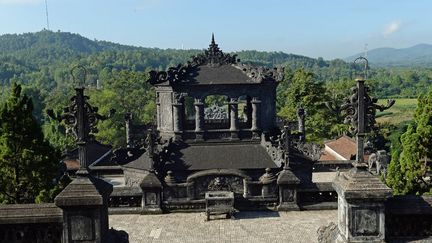 Classée au patrimoins mondial de l'Unesco, l'ancienne cité impériale est aussi connue pour les vestiges de sa citadelle. Le monumentalisme spectaculaire de ses édifices en fait une destination touristique très courue. C'est aussi la source d'inspiration des pêcheurs voisins de An Bang. (HOANG DINH NAM / AFP)