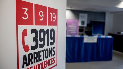 Le 3919 est le numéro national de référence d'écoute téléphonique et d'orientation à destination des femmes victimes de violences. Photo d'illustration. (ARTHUR NICHOLAS ORCHARD / HANS LUCAS)