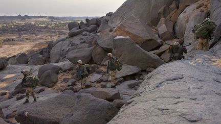 Des soldats fran&ccedil;ais dans l'Adrar des Ifoghas (Mali), le 1er mars 2013. (GHISLAIN MARIETTE / ECPAD / AFP)