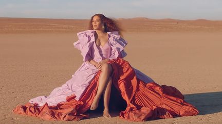 Beyoncé dans le clip de Spirit, une des chansons de&nbsp;son album The Lion King: The Gift inspiré&nbsp;du film Le&nbsp;Roi Lion&nbsp;de Disney. (CAPTURE D'ÉCRAN YOUTUBE)