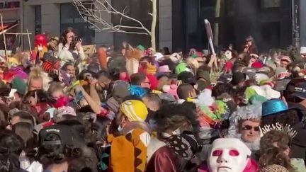 Marseille : un carnaval sauvage rassemble des milliers de personnes en pleine pandémie