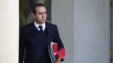 Le ministre des Armées, Sébastien Lecornu, à l'Elysée, à Paris, le 12 octobre 2022.&nbsp; (LUDOVIC MARIN / AFP)