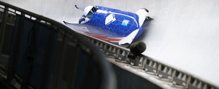 Romain Heinrich et Dorian Hauterville sur la piste olympique de bobsleigh à Yanqing, le 14 février 2022. (YAO JIANFENG / XINHUA)