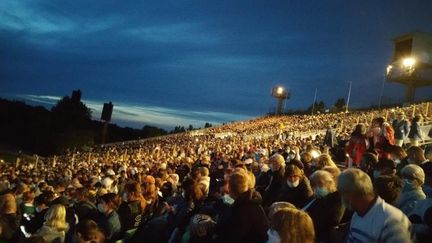 Les spectateurs de la Cinéscénie du parc du Puy du Fou (Vendée), le 26 juillet 2020. (MARIE MOUSSIE / MAXPPP)