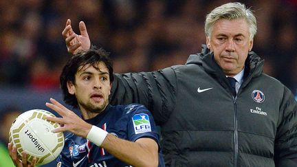 Javier Pastore sous les yeux de Carlo Ancelotti (FRANCK FIFE / AFP)