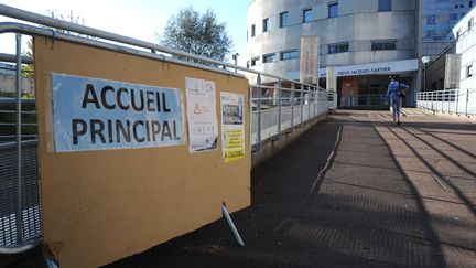 L'entrée de l'hôpital Jacques Cartier, à Massy (Essonne).&nbsp; (PASCAL BACHELET / BSIP / AFP)