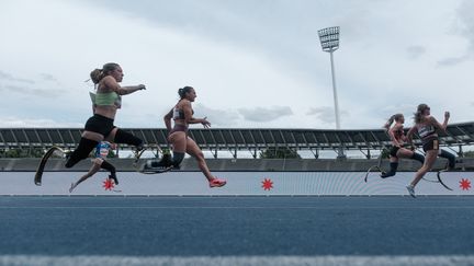 L'épreuve de sprint du 100 m, le 13 juin, durant le Handisport Open de Paris 2024. (UGO PADOVANI / HANS LUCAS /AFP)