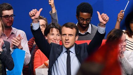 Emmanuel Macron&nbsp;s'exprime lors d'un meeting à Angers (Maine-et-Loire), le 28 février 2017. (JEAN-FRANCOIS MONIER / AFP)