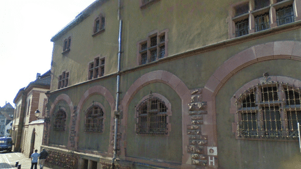 R&eacute;alis&eacute; &agrave; la demande d'un d&eacute;tenu, un&nbsp;rapport d'expertise judiciaire d&eacute;nonce les conditions de d&eacute;tention de la maison d'arr&ecirc;t de Colmar (Haut-Rhin). (GOOGLE MAPS / CAPTURE FRANCETV INFO)