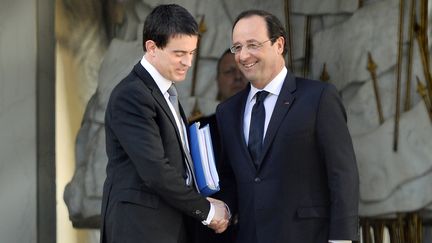 Le Premier ministre, Manuel Valls, et le pr&eacute;sident de la R&eacute;publique, Fran&ccedil;ois Hollande, le 2 avril 2014 &agrave; Paris. (ERIC FEFERBERG / AFP)