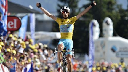 Vincenzo Nibali s'impose en patron à Chamrousse (JEFF PACHOUD / AFP)