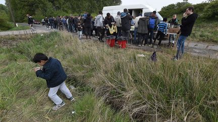 Migrants à Grande-Synthe : le maire de la Ville menace le gouvernement d'ouvrir un camp d'accueil