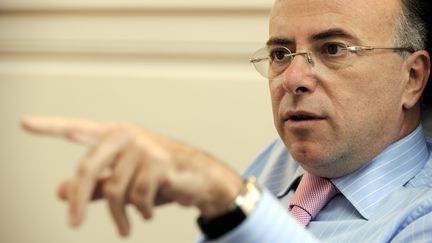 Le d&eacute;put&eacute; socialiste Bernard Cazeneuve, le 10 octobre 2011 &agrave; Cherbourg (Manche). (ALEXANDRE MARCHI /&nbsp;PHOTOPQR / L'EST REPUBLICAIN / MAXPPP)